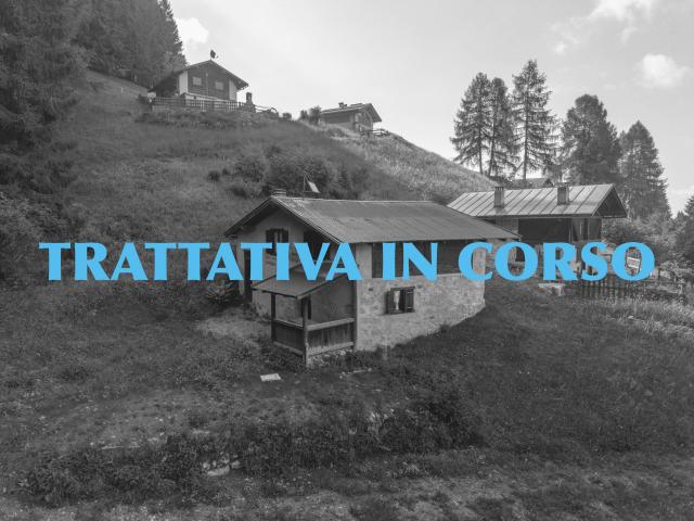 Caratteristica baita rustica panoramica a Valdaone, località Varassone 