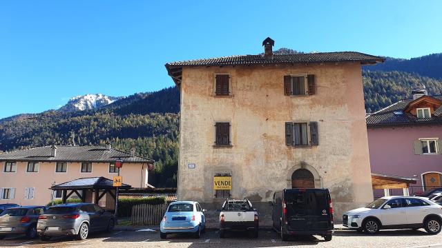 CASA INDIPENDENTE CON MAGAZZINO A BREGUZZO