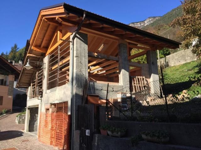 PORZIONE DI CASA - RUSTICO A PEZ