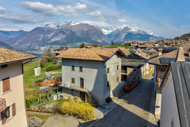 CASA SINGOLA CON DUE UNITÀ A LUNDO