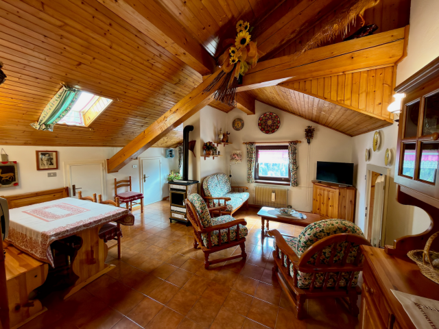 MANSARDA CON GARAGE E CANTINA IN VENDITA A SELLA GIUDICARIE