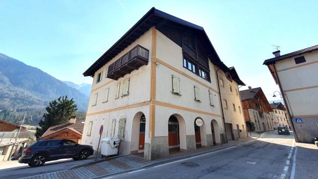 NEGOZIO IN VENDITA A PREORE