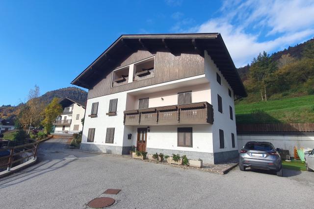 OPPORTUNITÀ DI INVESTIMENTO - VILLA CON 5 APPARTAMENTI