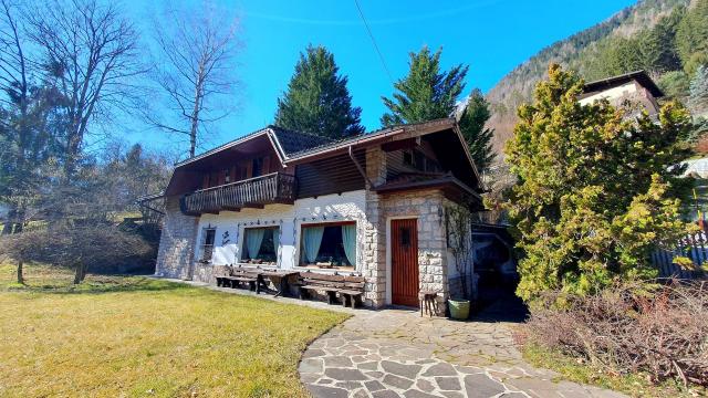 VILLA IN POSIZIONE DI PREGIO A BORZAGO